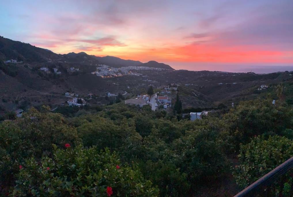 Villa En Frigiliana Con Piscina, Jacuzzi Y Espectaculares Vistas Экстерьер фото